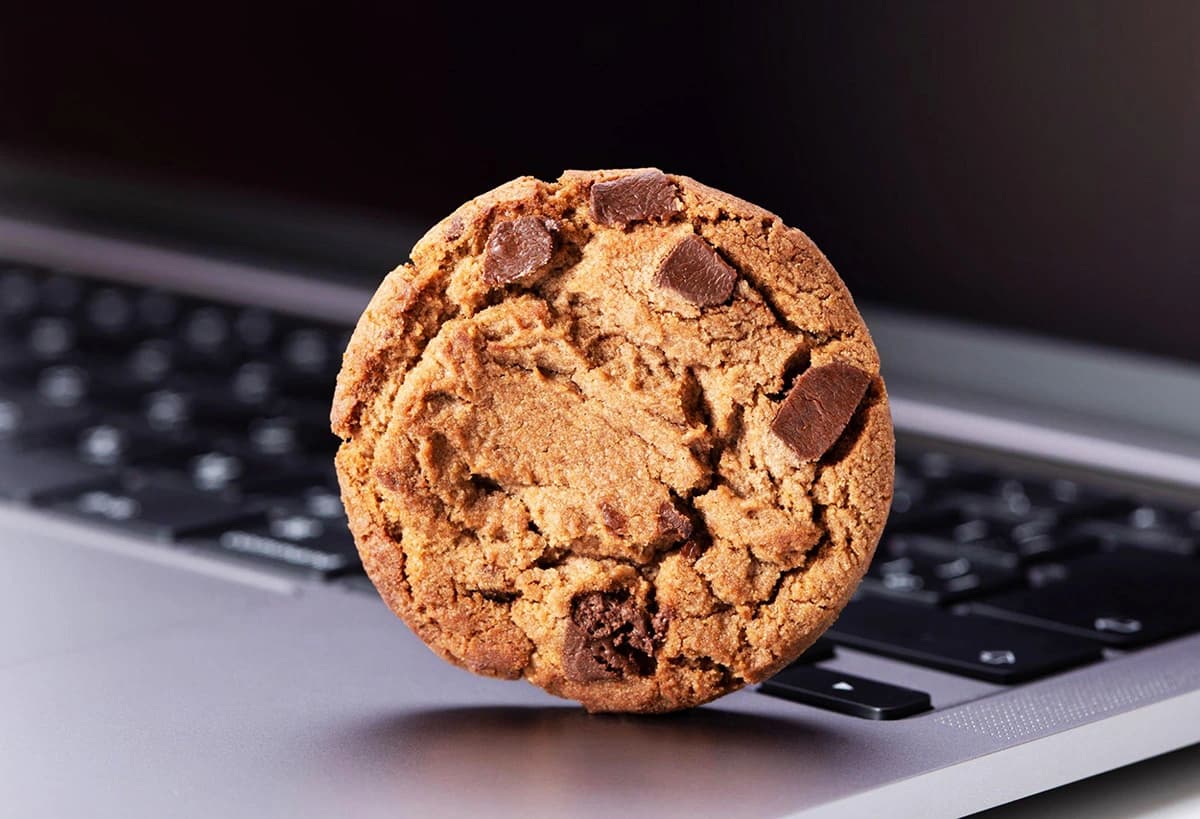 Illustration de cookies internet sur un écran d'ordinateur